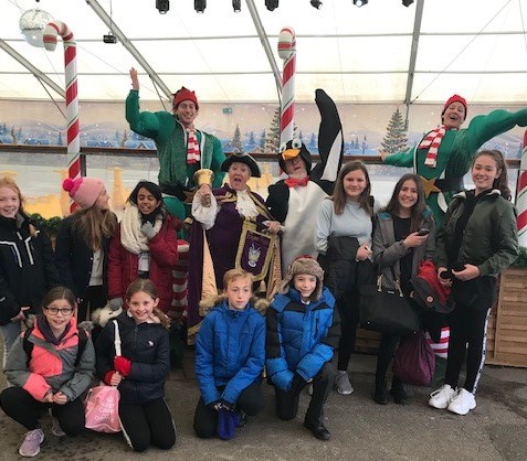 Mayor And Students Ice Skating1